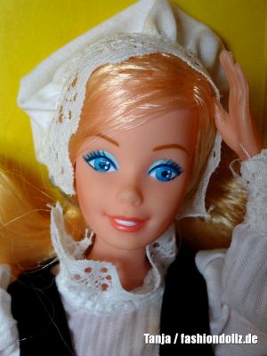 1983 Dolls of the World - Swedish / Sweden Barbie #4032