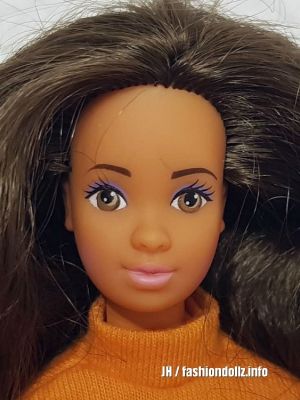 1990 Fun to Dress Barbie, Hispanic #7373.jpg