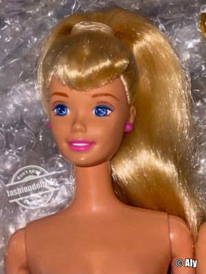 1997 Share a Smile Barbie, blonde #17247
