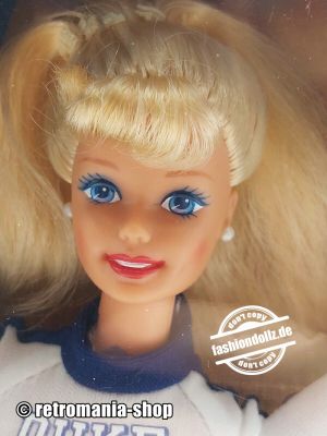 1997 University Cheerleader Barbie - North Carolina #17750