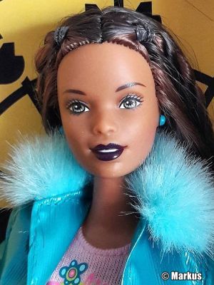 2001 Toys R Us Timesquare New York Barbie AA #5631