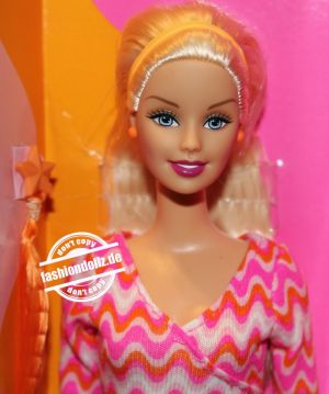 2003 Avon Zig Zag / City Pretty Barbie, pink-orange blonde  #B0860