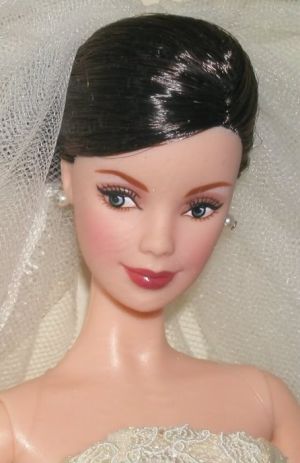2005 Carolina Herrera Bride Barbie, brunette J6771