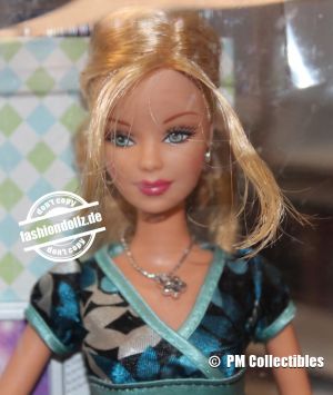 2006 Fashion Fever - Dress Up Dresser Barbie #J0662