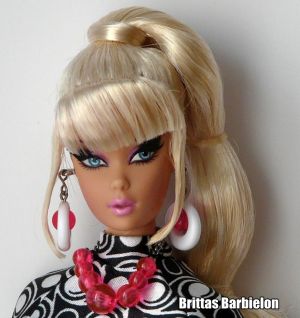 2009 Pop Life Barbie Doll N6596 Gold Label