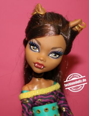 2011 Monster High Wave 2 School's Out Clawdeen Wolf  #V7990