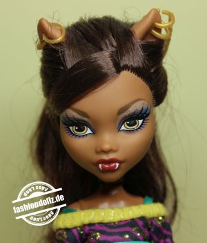 2011 Monster High Wave 2 School's Out Clawdeen Wolf #V7990