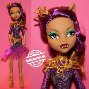 2013 Monster High Frights, Camera, Action! – Black Carpet Clawdeen Wolf   