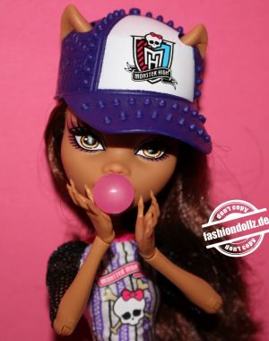 2014 Monster High Ghoul Sport Physical Deaducation Clawdeen Wolf # BJR12