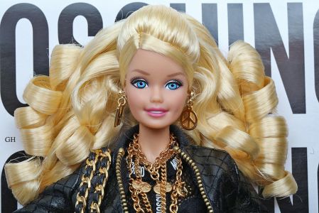 2015 Moschino Barbie CHX10