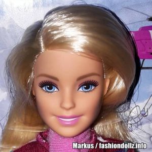 2017 Pink Passport - Winter Getway Barbie & her Sisters FDR56