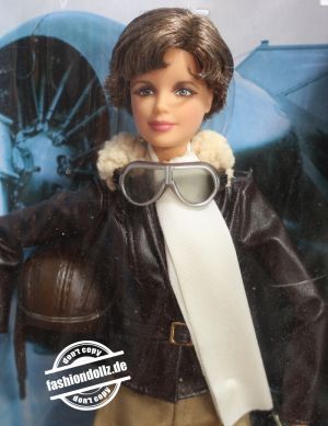 2018  Inspiring Women - Amelia Earhart Barbie #FJH64