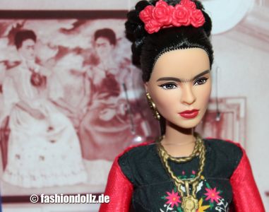2018 Inspiring Women - Frida Kahlo Barbie #         FJH65
