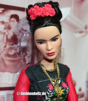 2018 Inspiring Women - Frida Kahlo Barbie #   FJH65