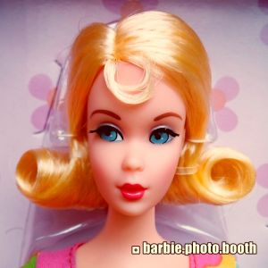 2018 Mod Friends Gift Set Barbie FRP00