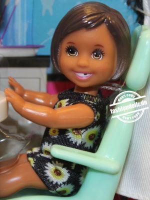 2019 You can be anything - Dentist Barbie Playset FXP17