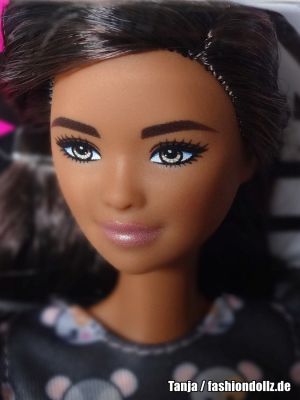 2020 Fashionistas #140 Barbie  GHW54