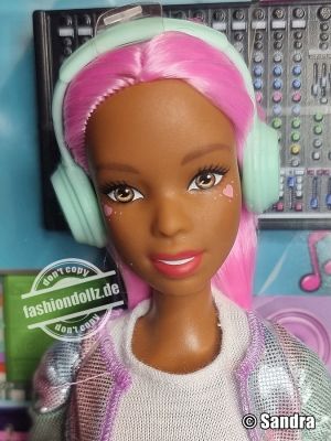 2021 Music Producer Barbie, pink GTN78