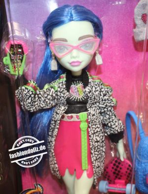 2022 Monster High - Ghoulia Yelps Generation 3 #HHK58   