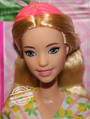 2022 Spa Day Barbie, blonde #HKT90