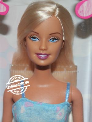 2005 Chic Barbie H0221