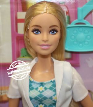 2023 You can be anything - Dentist Barbie & Patient #HKT69