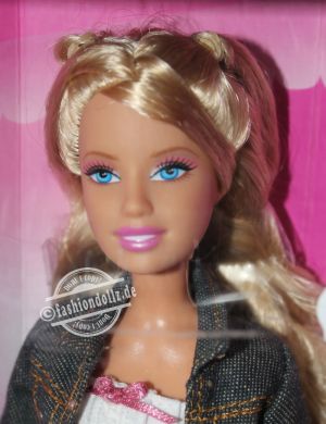 2007 Fashion Fever Barbie K8413