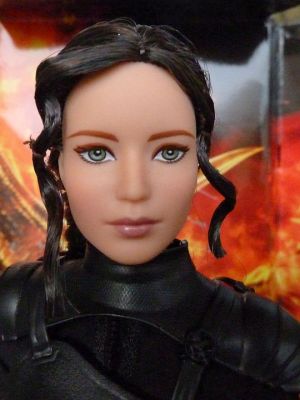 Jennifer Lawrence as Katniss, Mockingjay II (02)