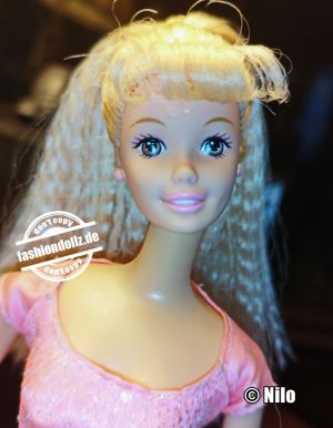 1998 Twirlin' Make-Up Barbie, Japan Variant