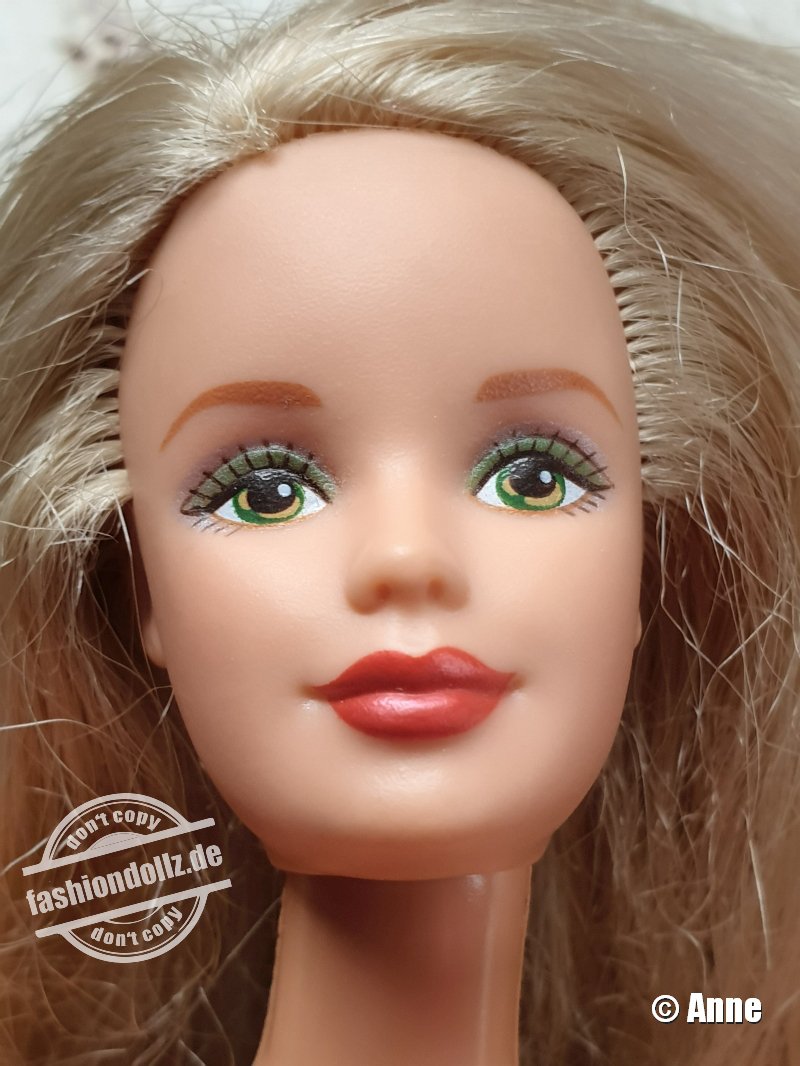 1998 Bath Boutique Barbie, blonde #22357