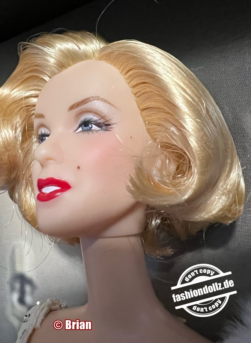 2001 Timeless Treasures - Marilyn Monroe Barbie #53873