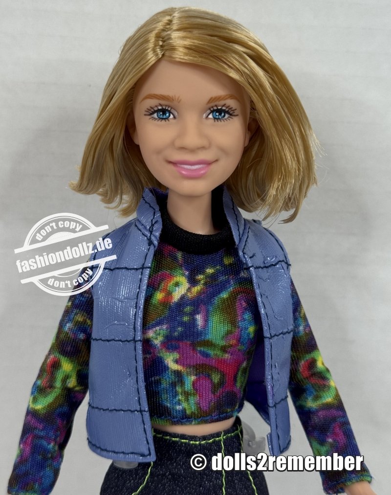 2001 Travel in Style, Passport to Paris - Mary Kate Olsen