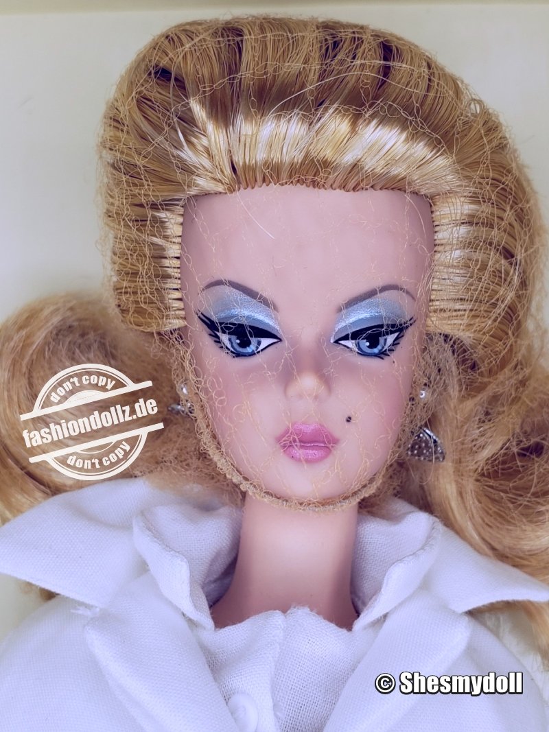 2003 Trench Setter Silkstone Barbie Doll #B3442