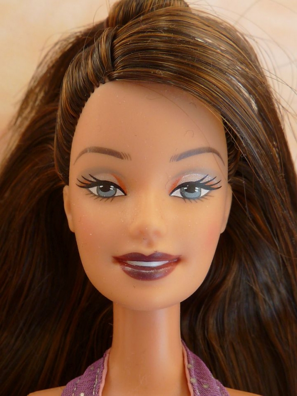 2005 City Style Barbie (Asian) J0571