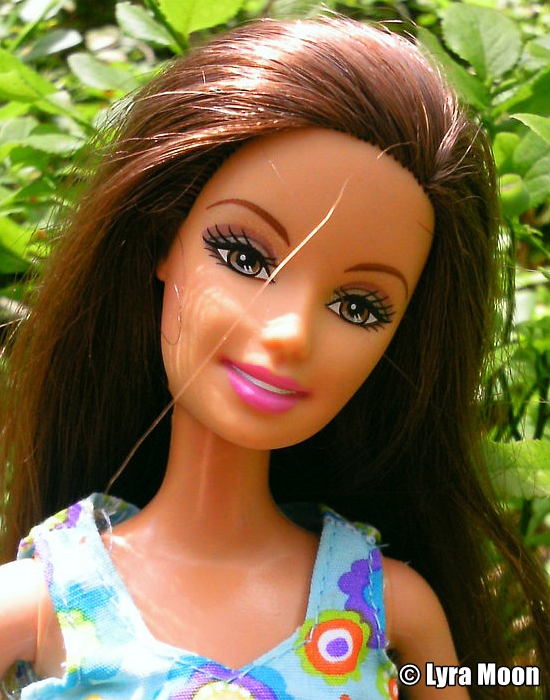 2006 Chic Barbie, brunette - blue dress J1969