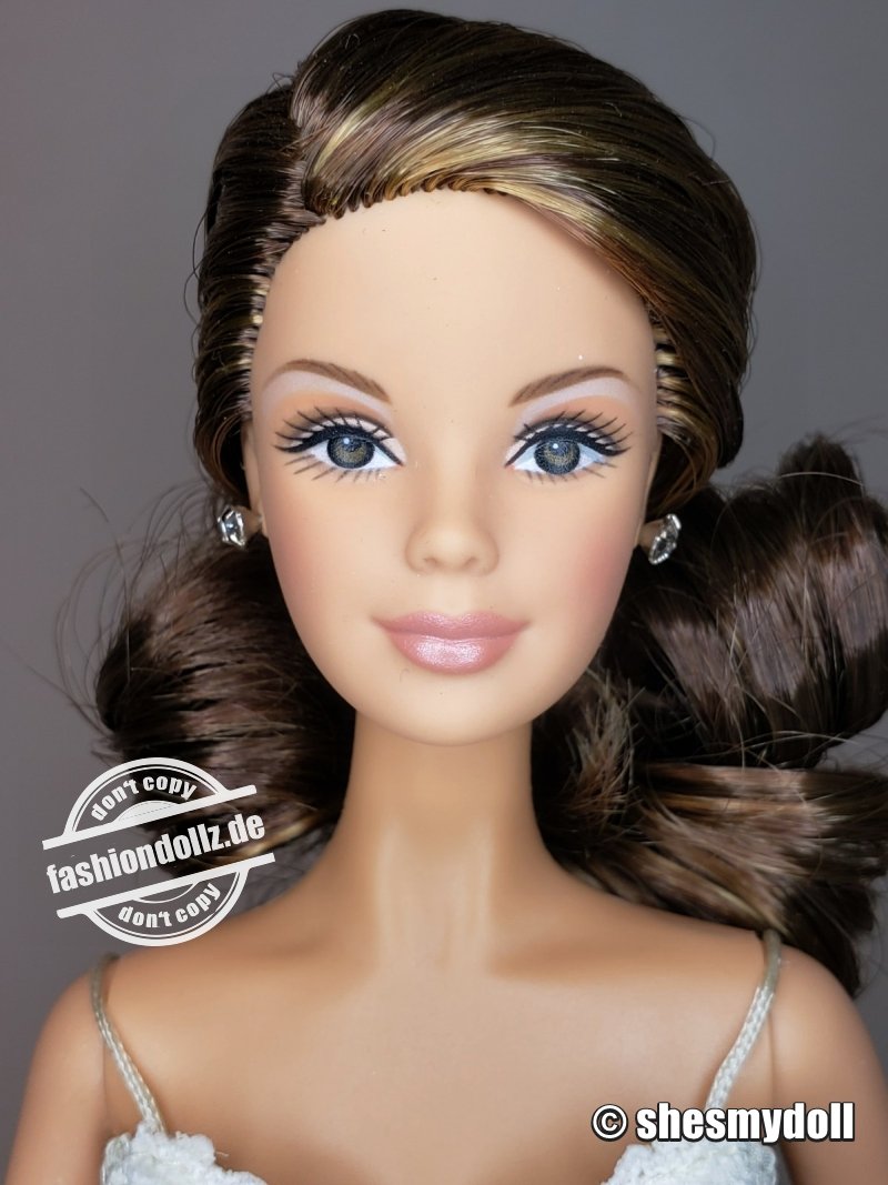 2006 Monique Lhuillier Bride Barbie, brunette #J0960