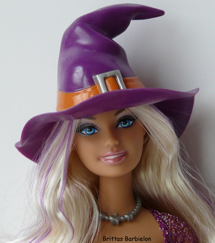 2010 Halloween Treat Barbie P8277