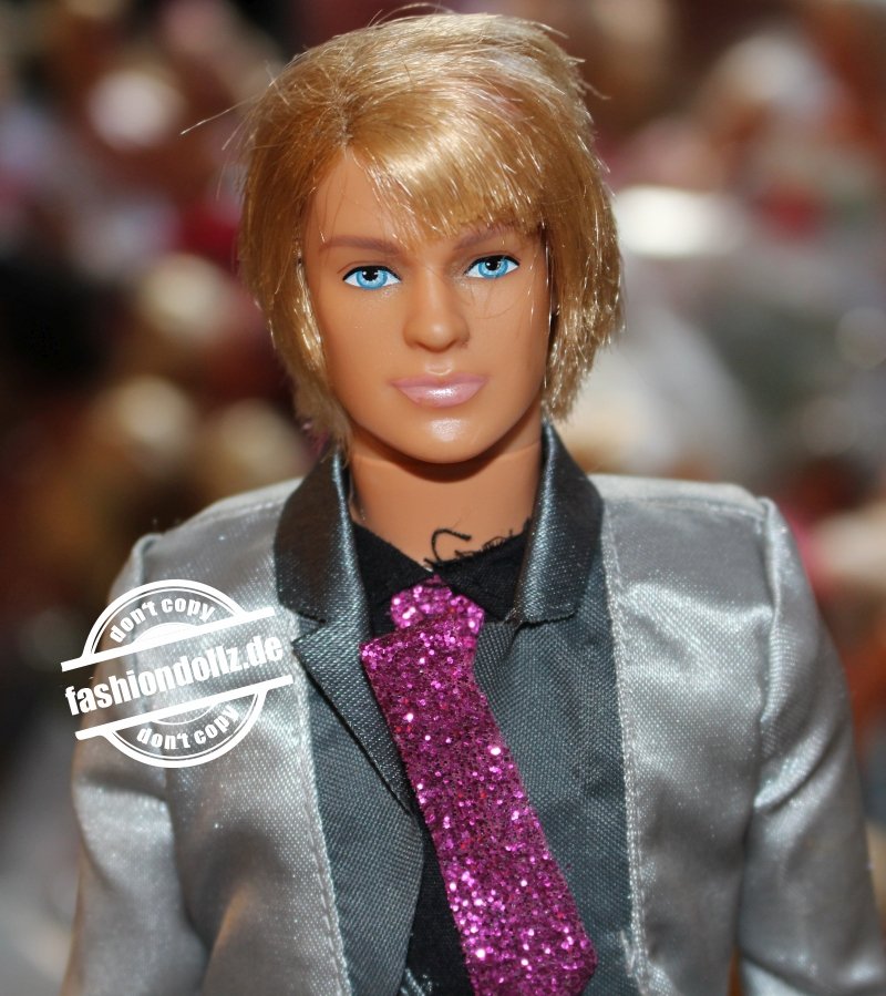 2010 Barbie in a Fashion Fairytale Ken #T2568