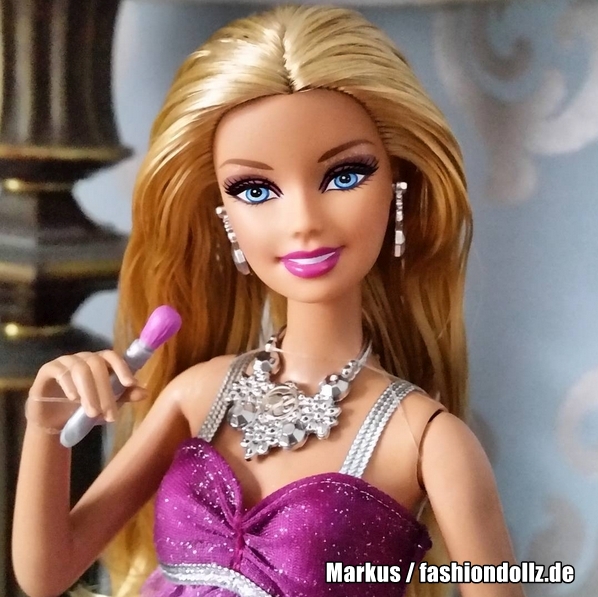 2011 Barbie loves Glitter Makeup T7435