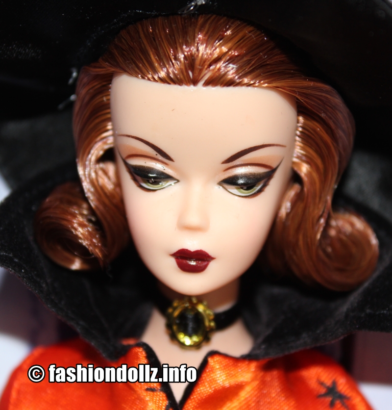 2011 Halloween Haunt Barbie V0456