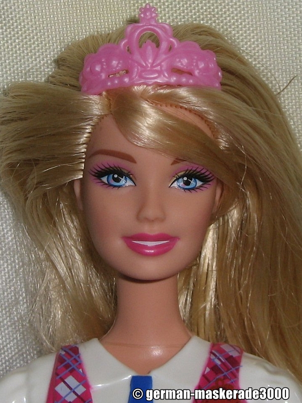 2011 Barbie Princess Charm School - Princess Blair V6827