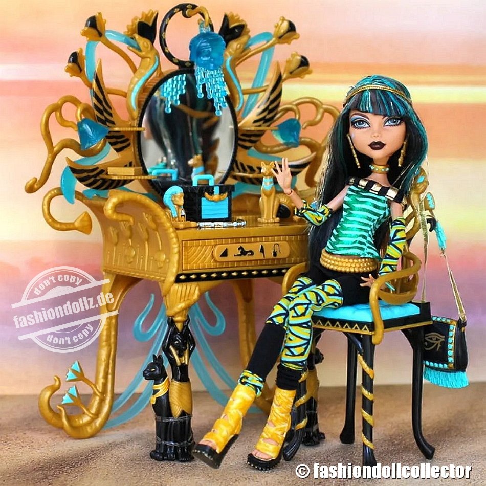 2011 Monster High Cleo de Nile Vanity Set W9119