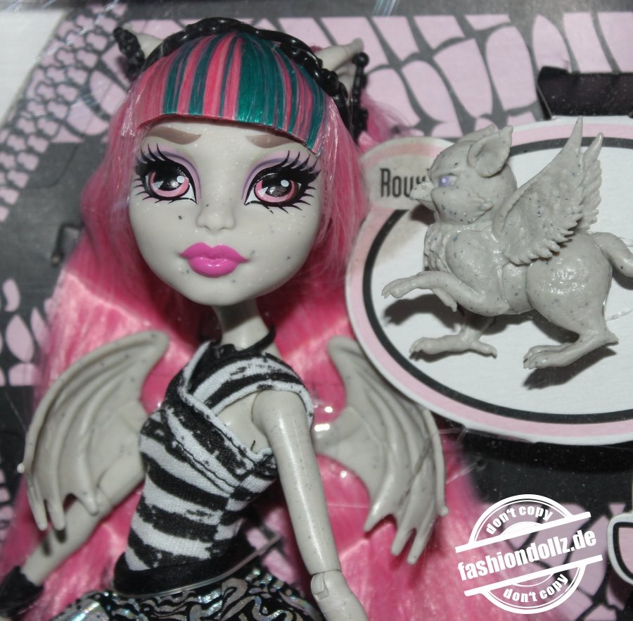 2011 Monster High Between Classes Rochelle Goyle #X3650