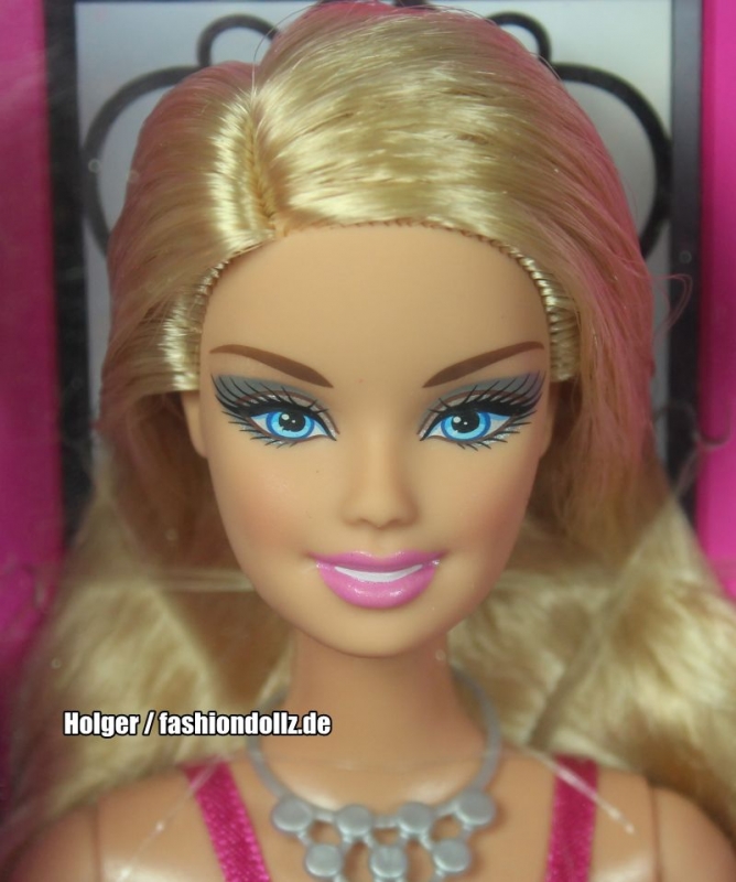 2012 Barbie Fashion Set BBX43