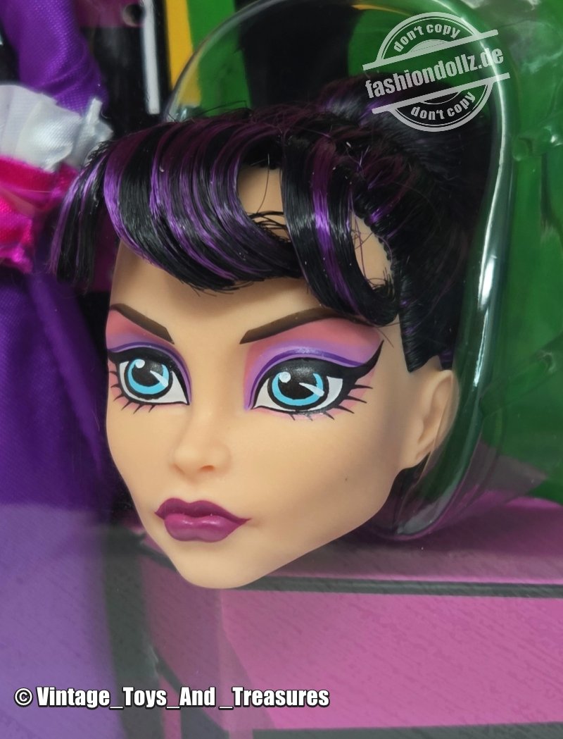 2013 Monster High Headless Headmistress Bloodgood # BBK21