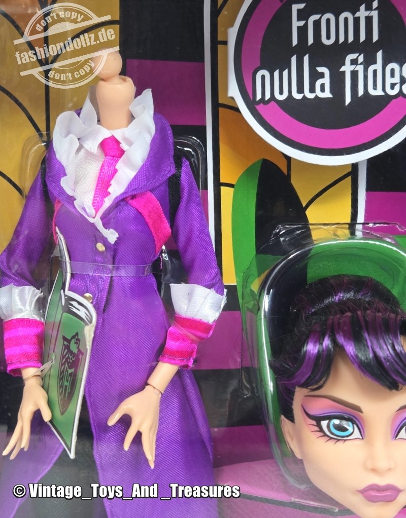 2013 Monster High Headless Headmistress Bloodgood # BBK21