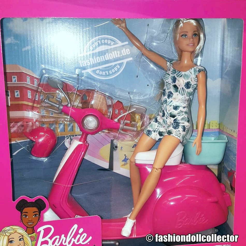 2019 Pink Passport - Barbie & Scooter / Roller #GBK85