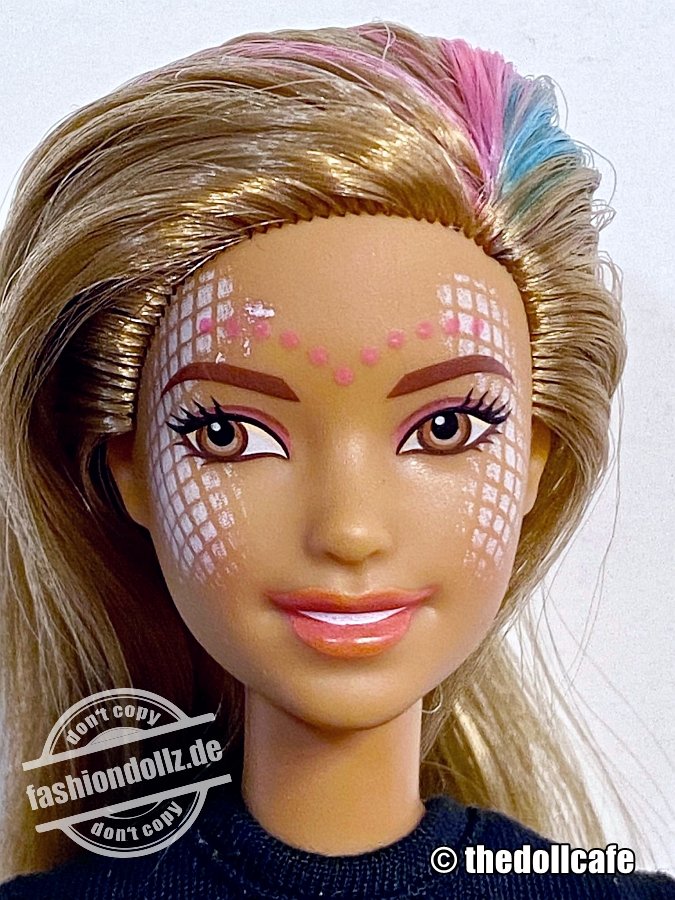 2021 Color Reveal Peel! Mermaid Fashion Barbie GXV95