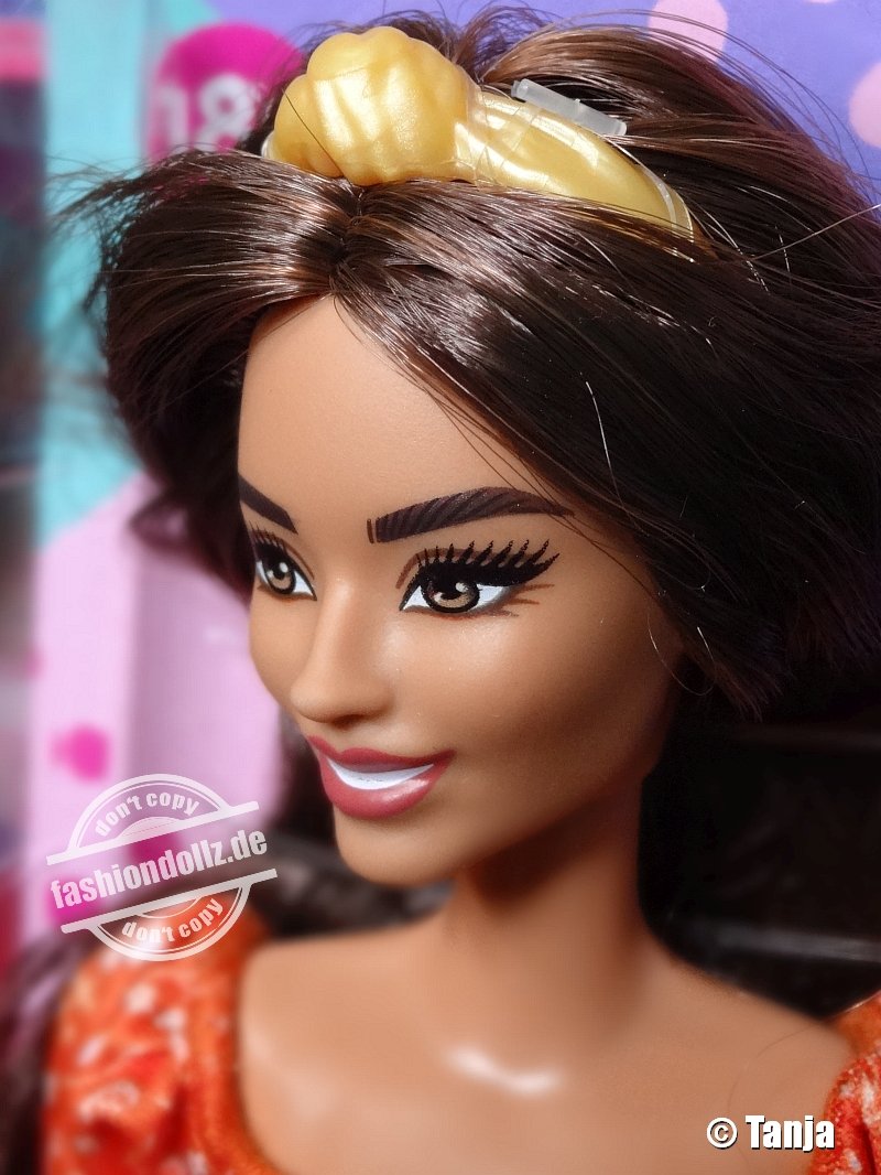 2021 Fashionistas #182 Barbie HBV16