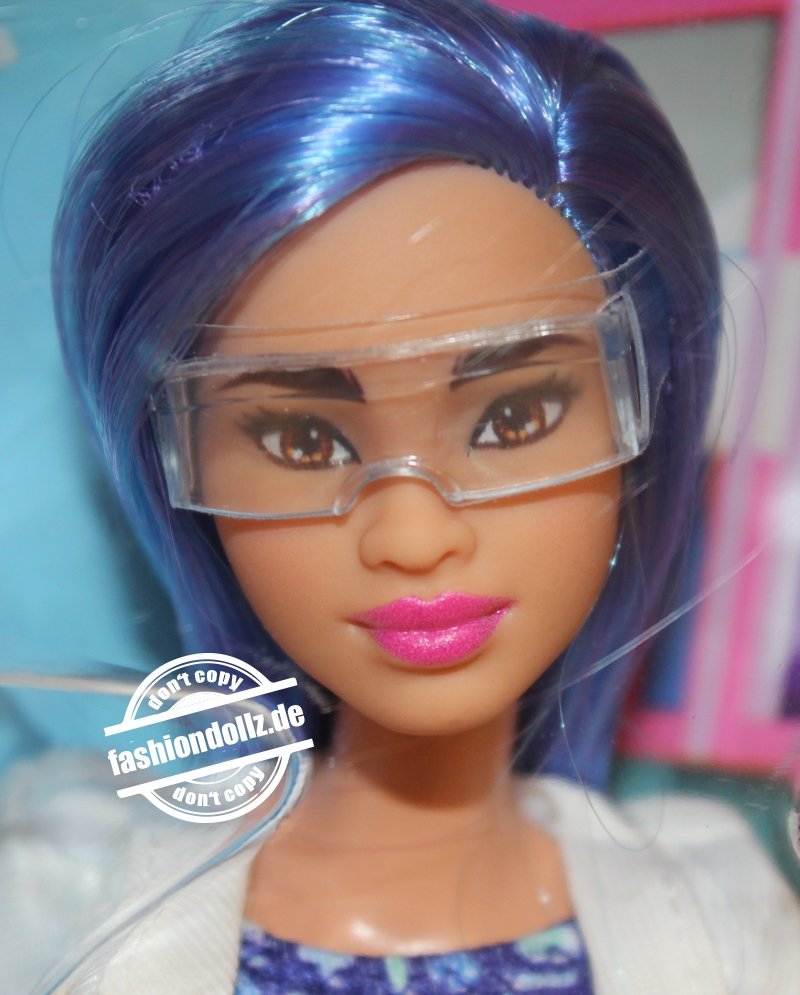 2021 You can be anything - Scientist Barbie HCN11